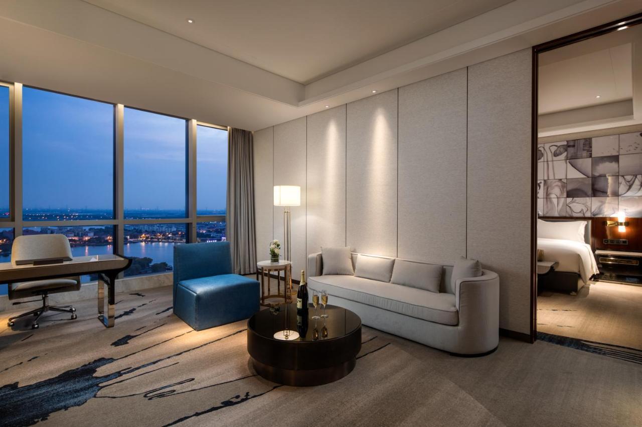Hotel Wyndham Grand Suzhou Fenhu Xinta Zewnętrze zdjęcie